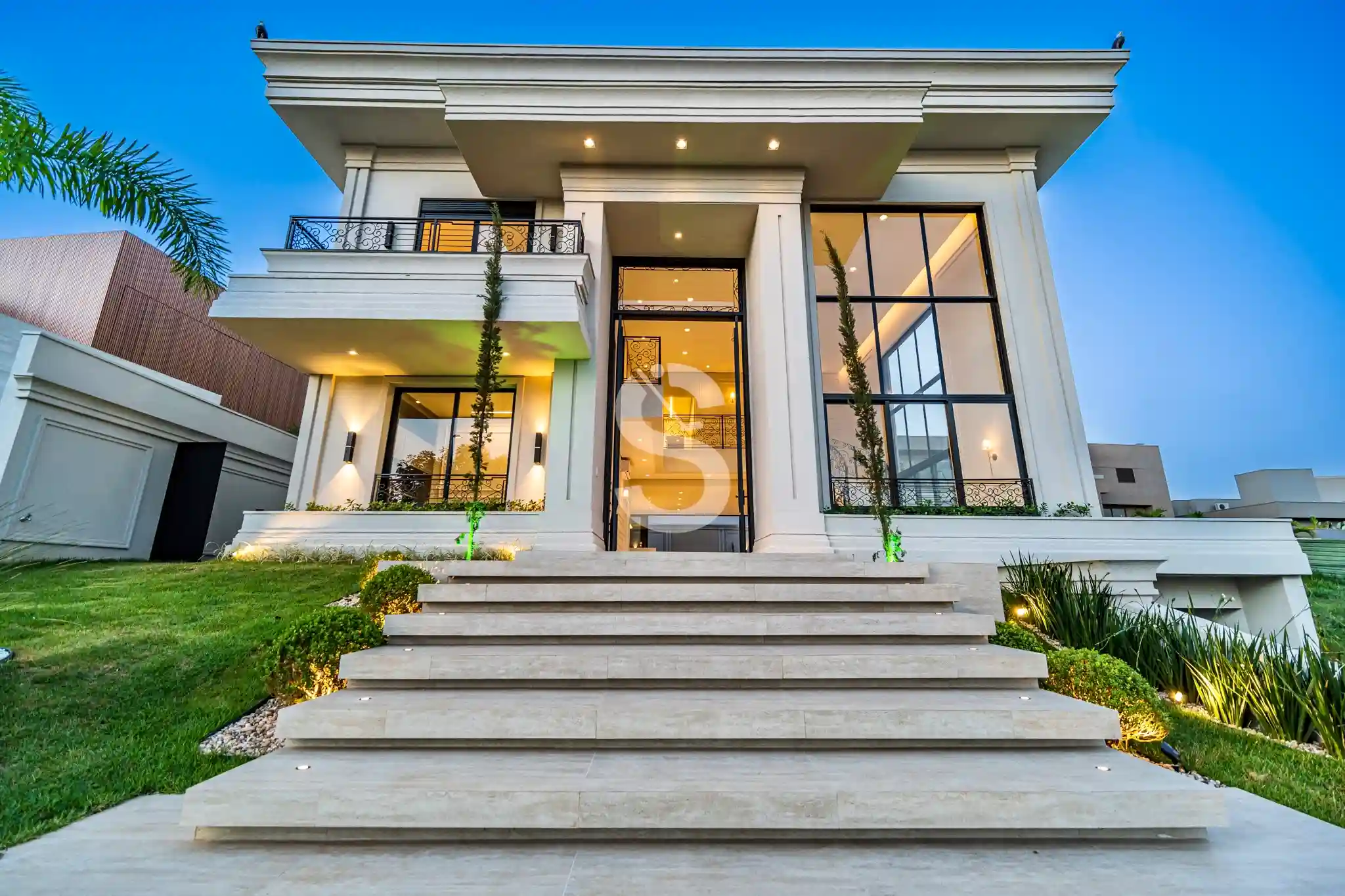 Casa de Condomínio com 4 quartos à venda, 464m² — foto 2 de 18