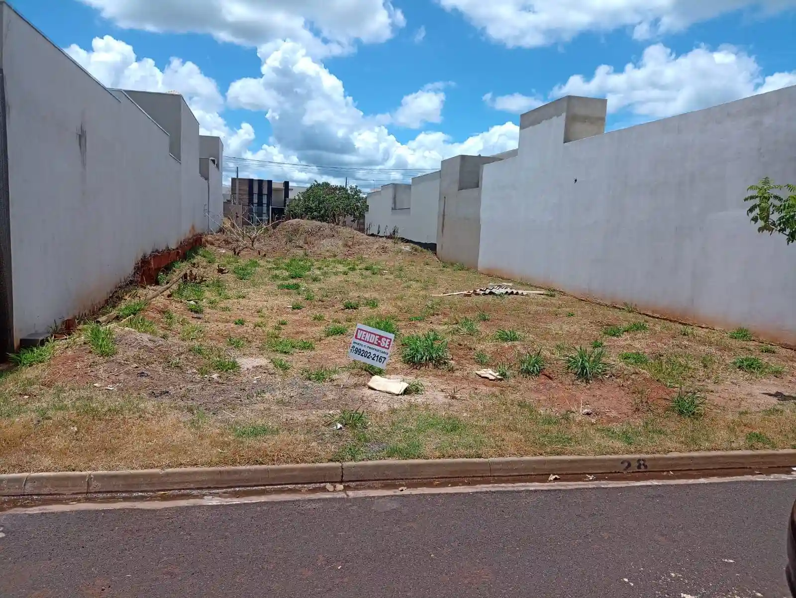 Terreno / Lote / Condomínio  à venda, 210m² — foto 2 de 2