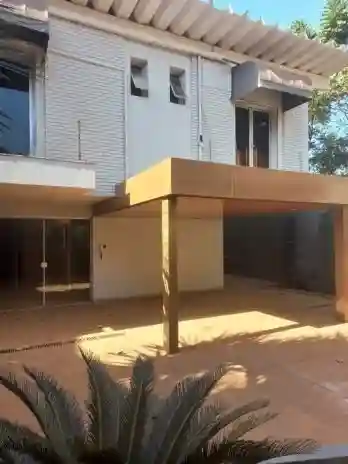 Casa Comercial com 5 quartos para aluguel, 200m² — foto 1 de 11