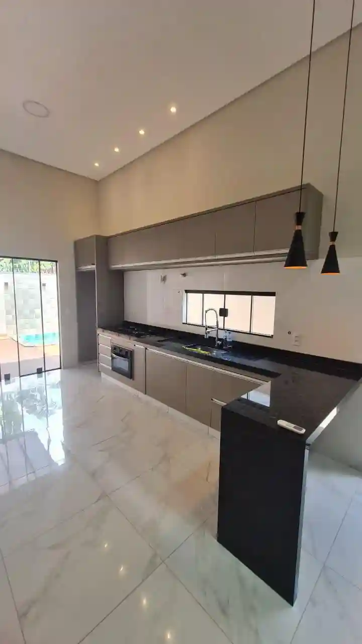 Casa com 3 quartos à venda, 10m² — foto 2 de 14