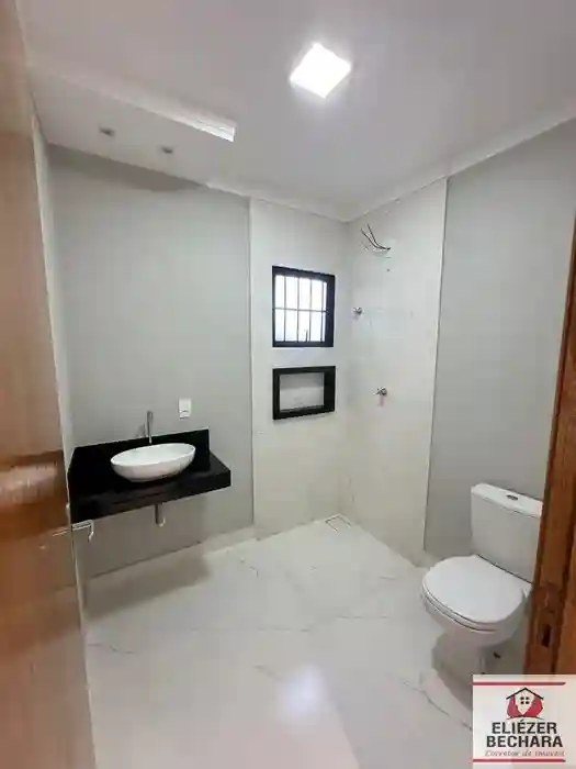 Casa com 2 quartos à venda, 60m² — foto 2 de 9