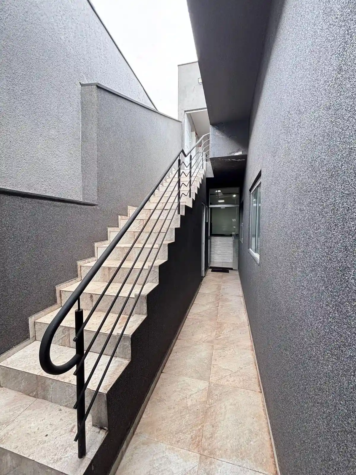 Casa com 4 quartos à venda, 220m² — foto 2 de 28