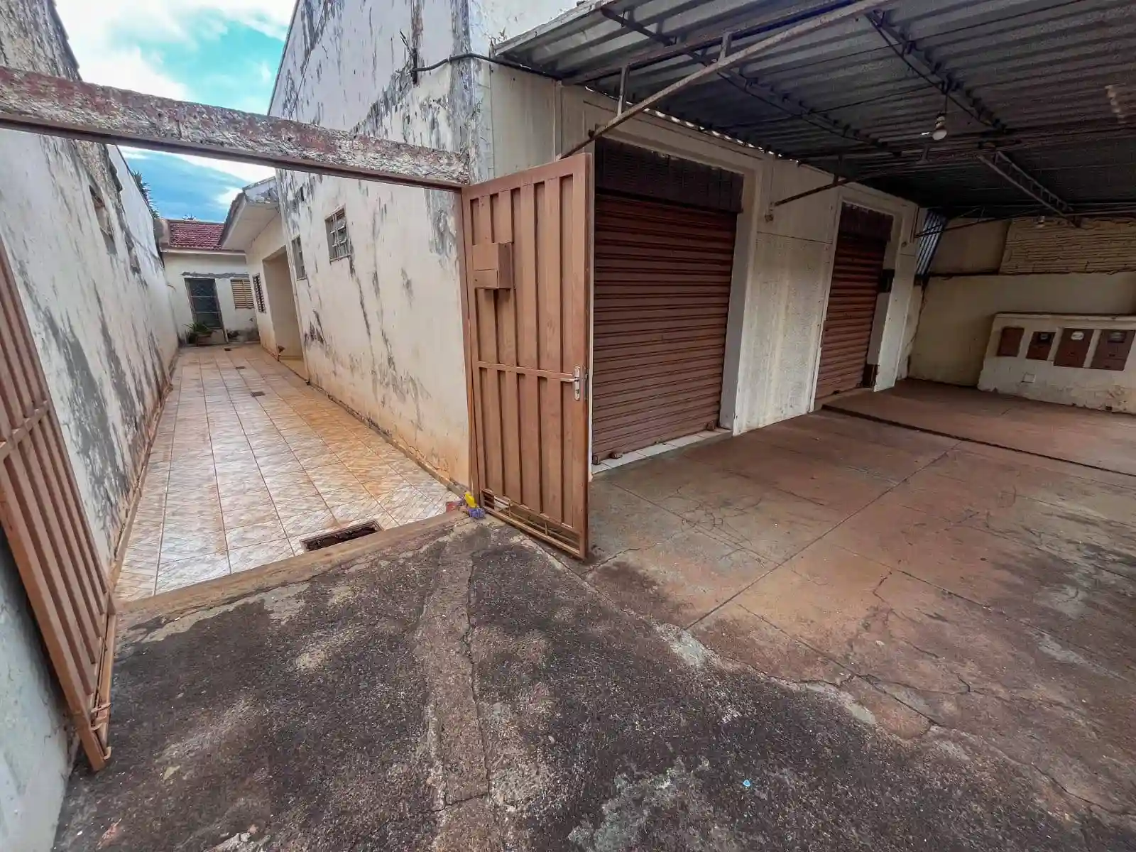 Casa com 2 quartos à venda, 242m² — foto 1 de 10