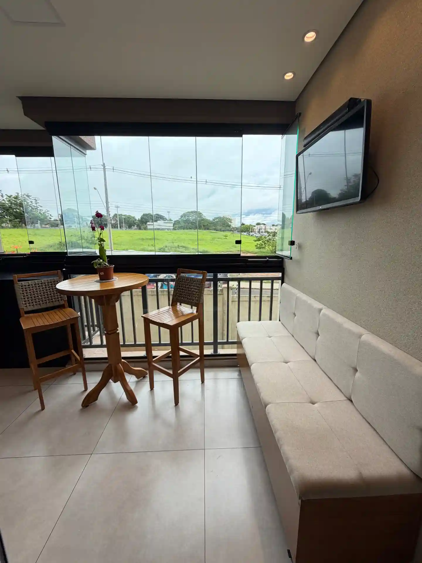 Apartamento com 2 quartos à venda, 66m² — foto 2 de 35