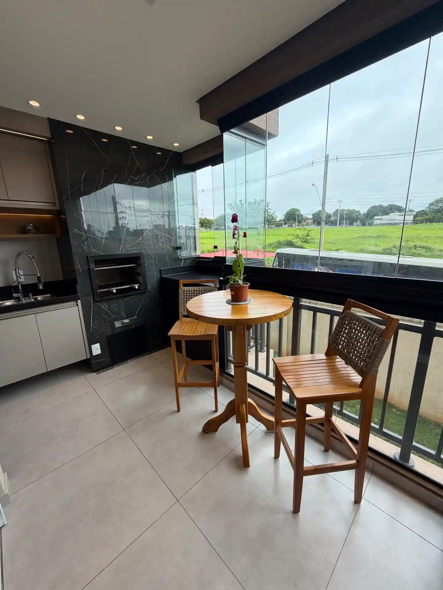 Apartamento com 2 quartos à venda, 66m² — foto 1 de 35