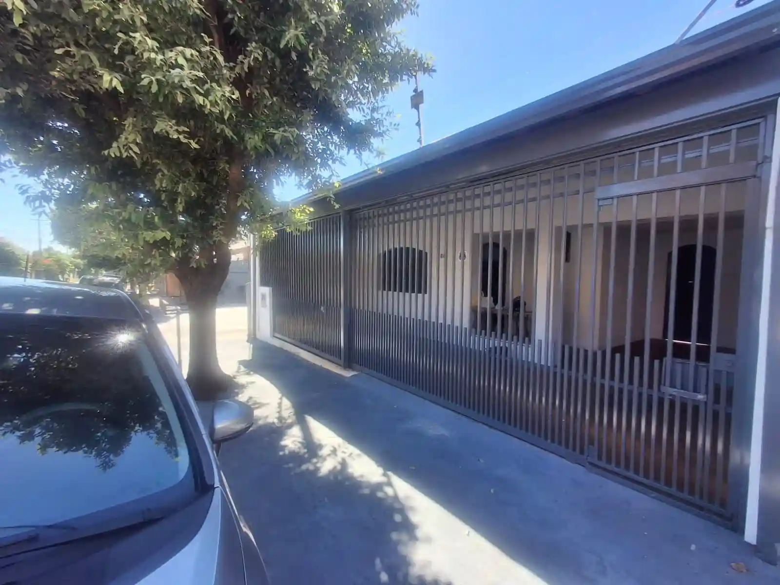 Casa com 3 quartos para aluguel, 90m² — foto 1 de 11