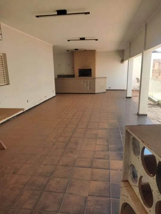 Casa com 5 quartos à venda, 800m² — foto 2 de 37