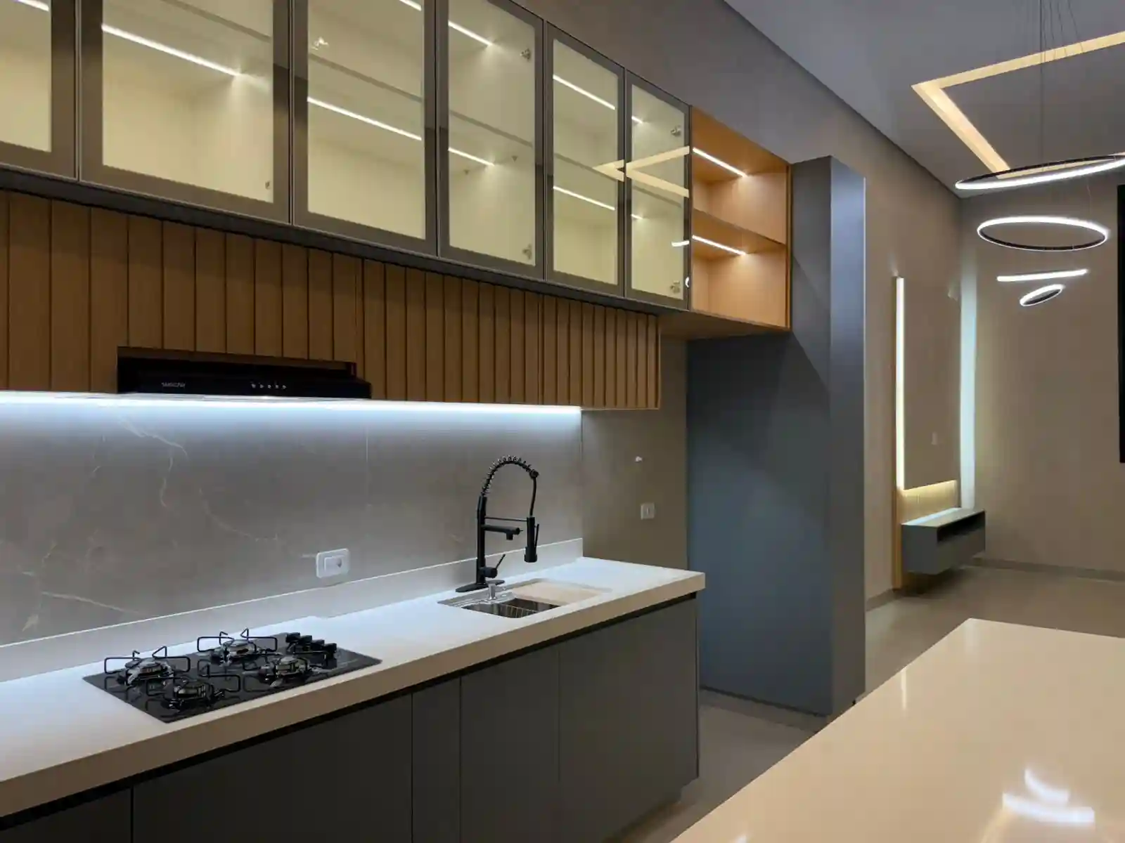Casa com 3 quartos à venda, 200m² — foto 3 de 32
