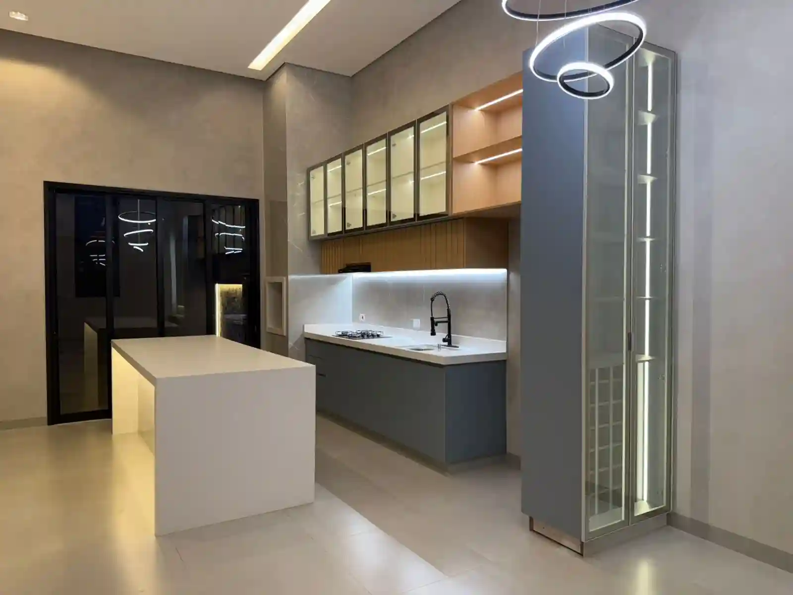 Casa com 3 quartos à venda, 200m² — foto 2 de 32