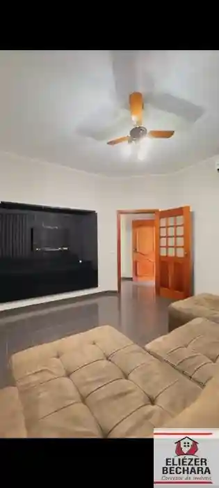 Casa com 3 quartos à venda, 212m² — foto 1 de 9