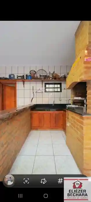Casa com 3 quartos à venda, 212m² — foto 3 de 9