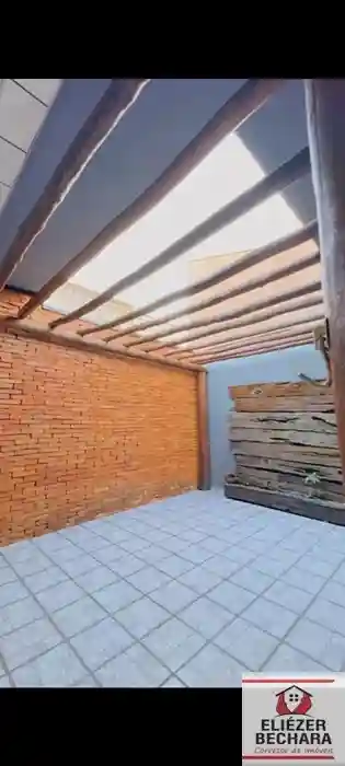 Casa com 3 quartos à venda, 212m² — foto 2 de 9