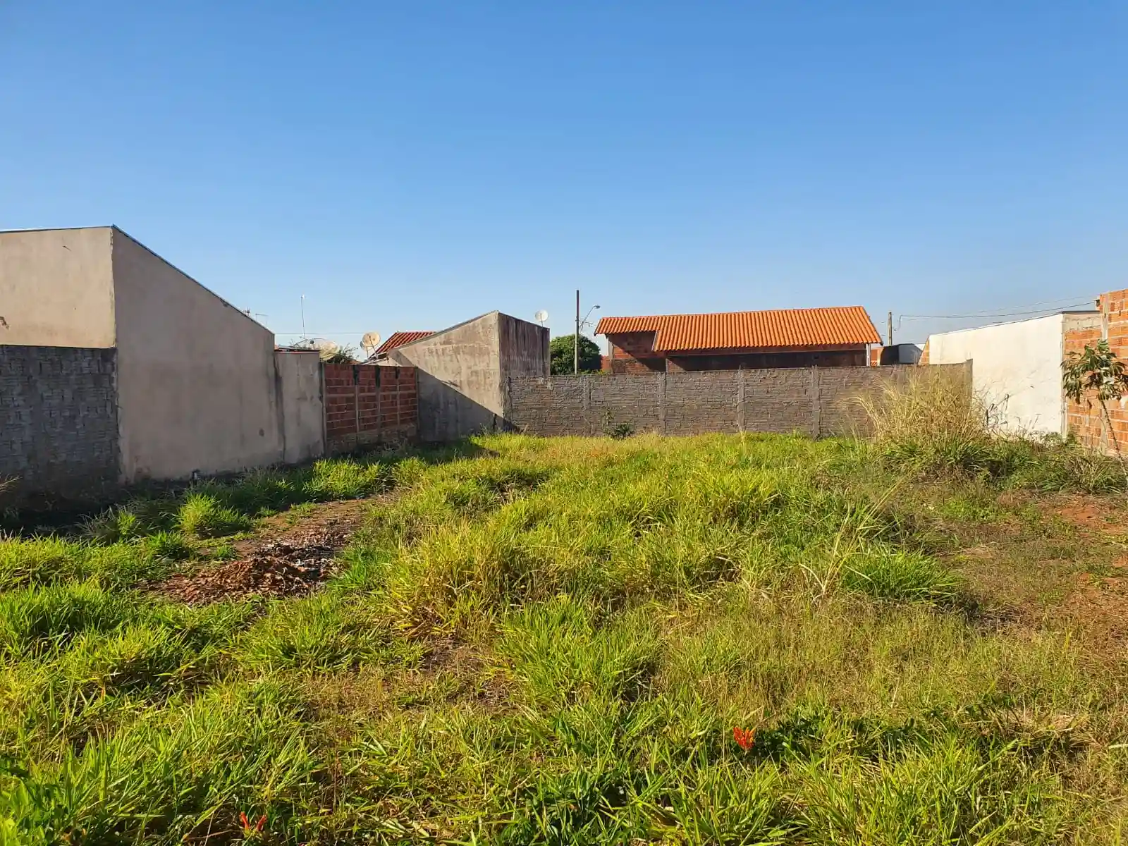 Terreno / Lote / Condomínio à venda — foto 1 de 7