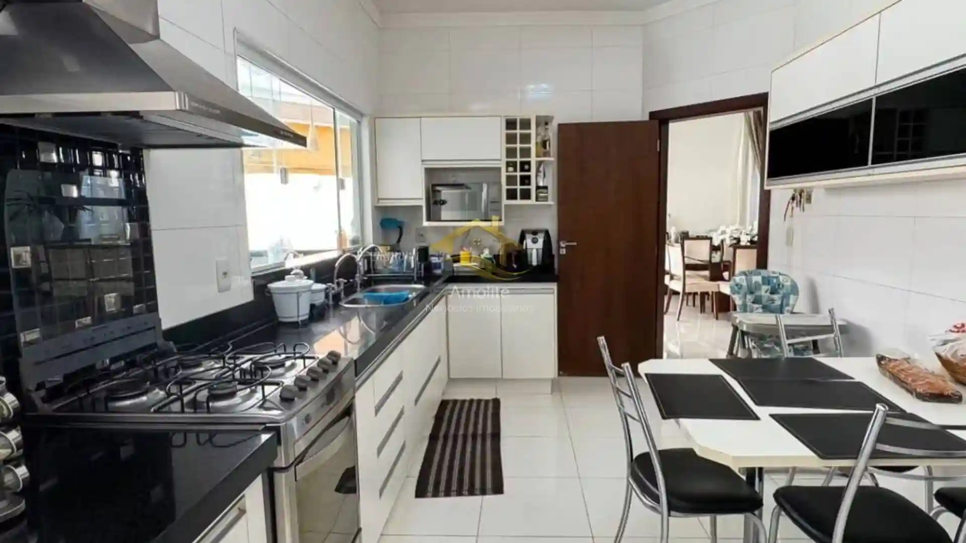 Casa de Condomínio com 3 quartos à venda, 250m² — foto 4 de 22