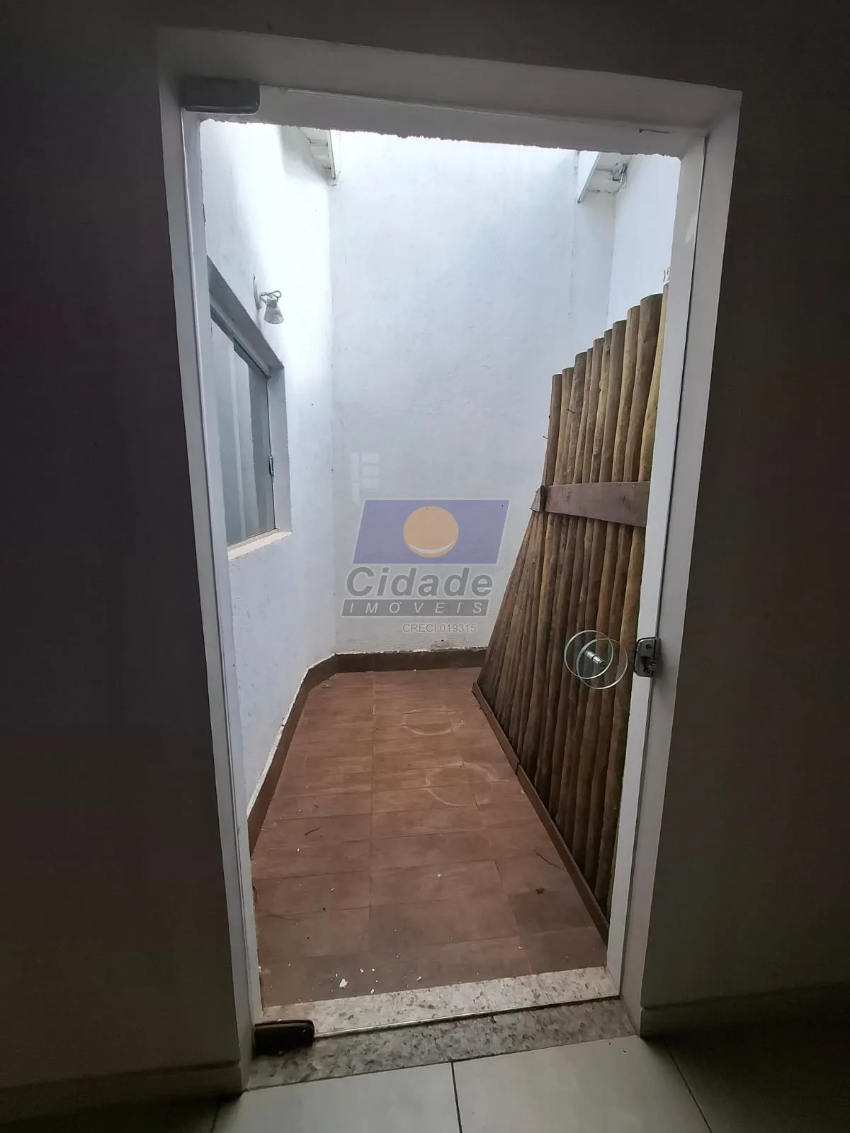 Imóvel Comercial com 4 quartos para aluguel, 180m² — foto 2 de 12