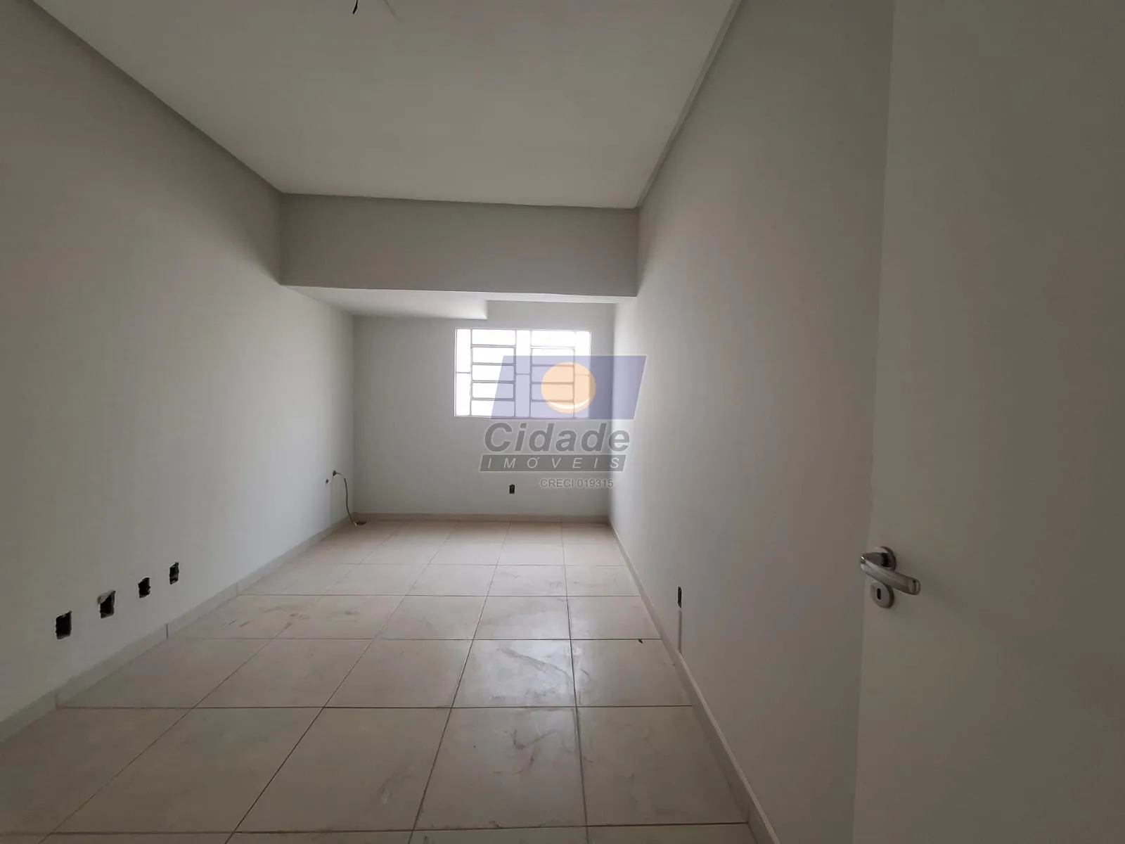 Imóvel Comercial com 4 quartos para aluguel, 180m² — foto 6 de 12