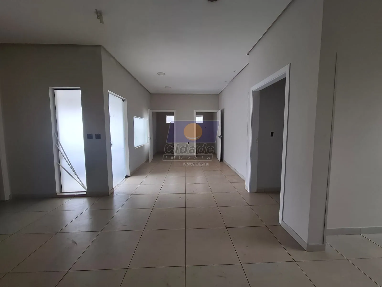Imóvel Comercial com 4 quartos para aluguel, 180m² — foto 1 de 12