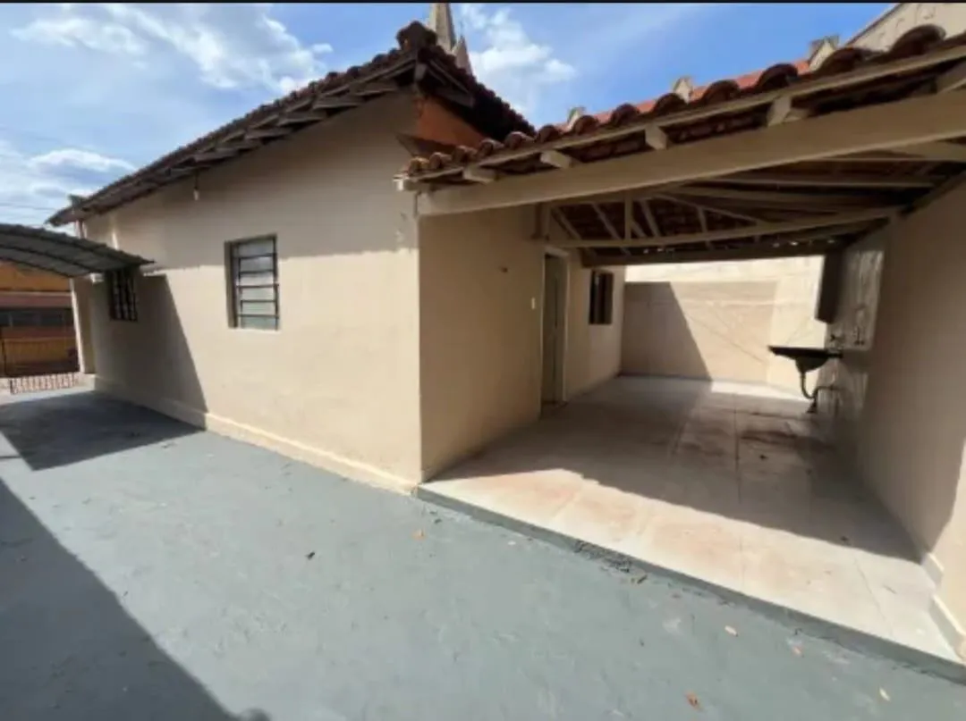 Casa com 3 quartos à venda, 242m² — foto 1 de 25