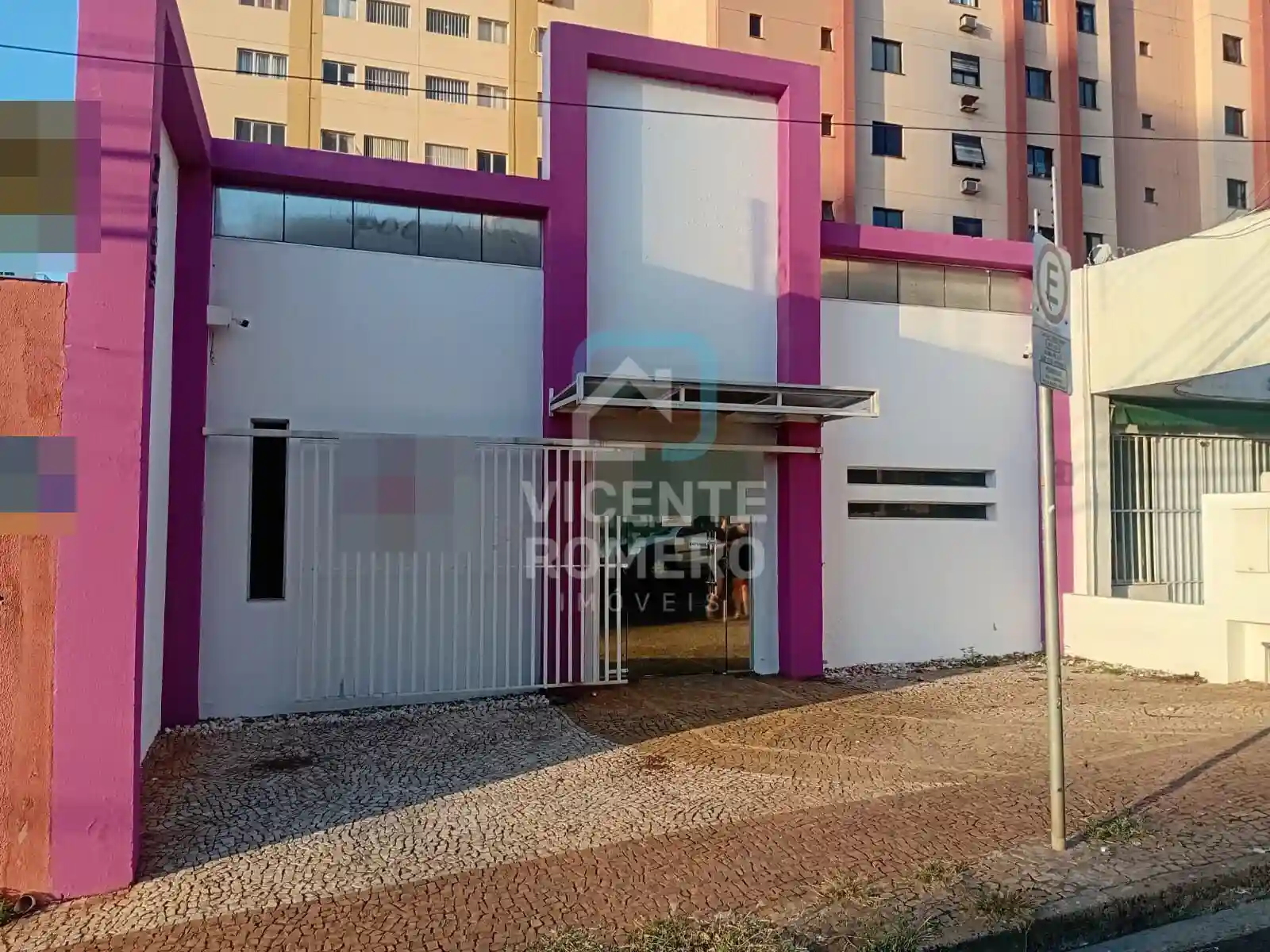Casa Comercial com 5 quartos para aluguel, 200m² — foto 2 de 45