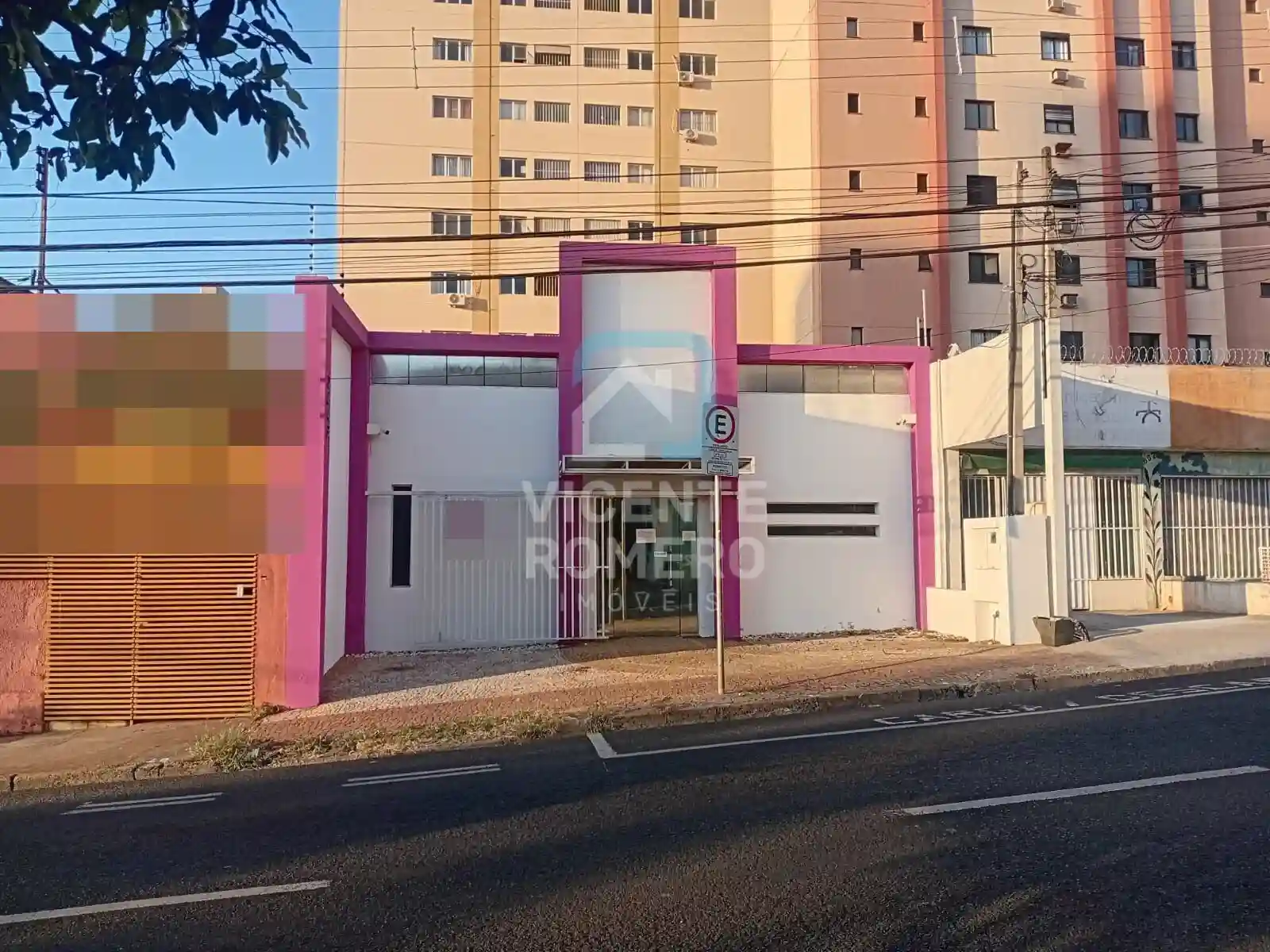 Casa Comercial com 5 quartos para aluguel, 200m² — foto 1 de 45