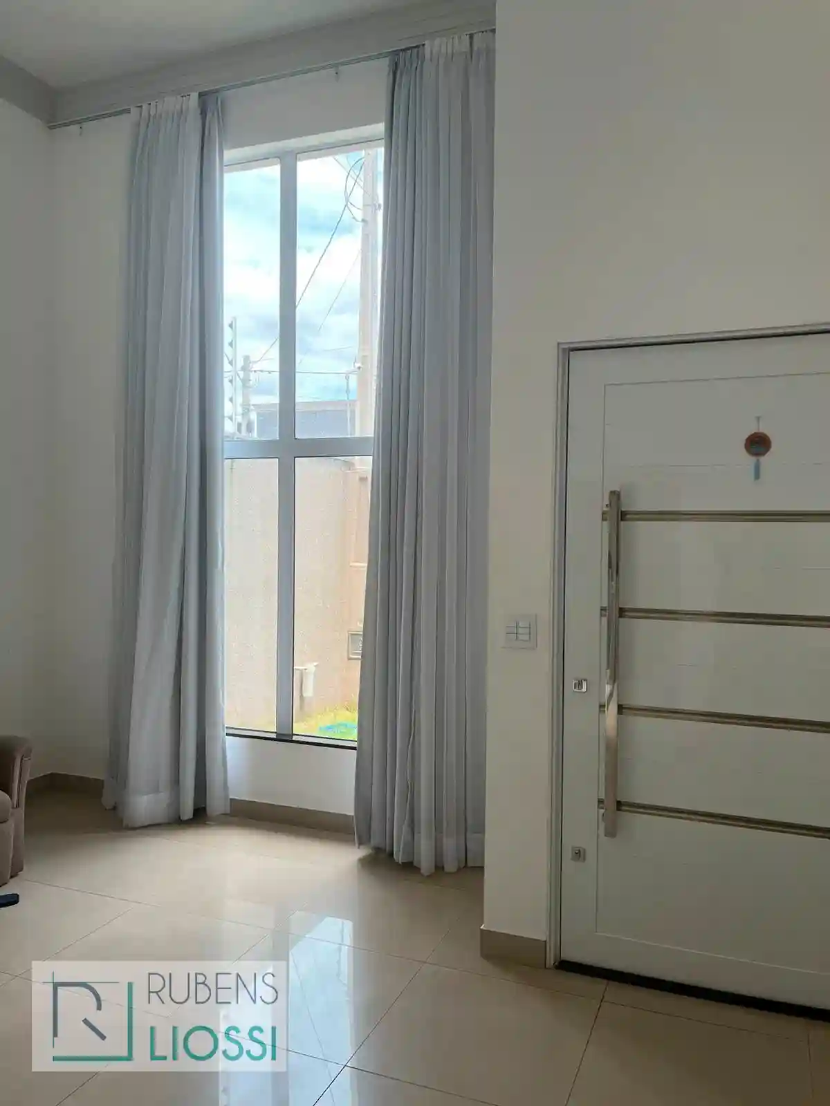 Casa com 3 quartos à venda, 190m² — foto 2 de 28
