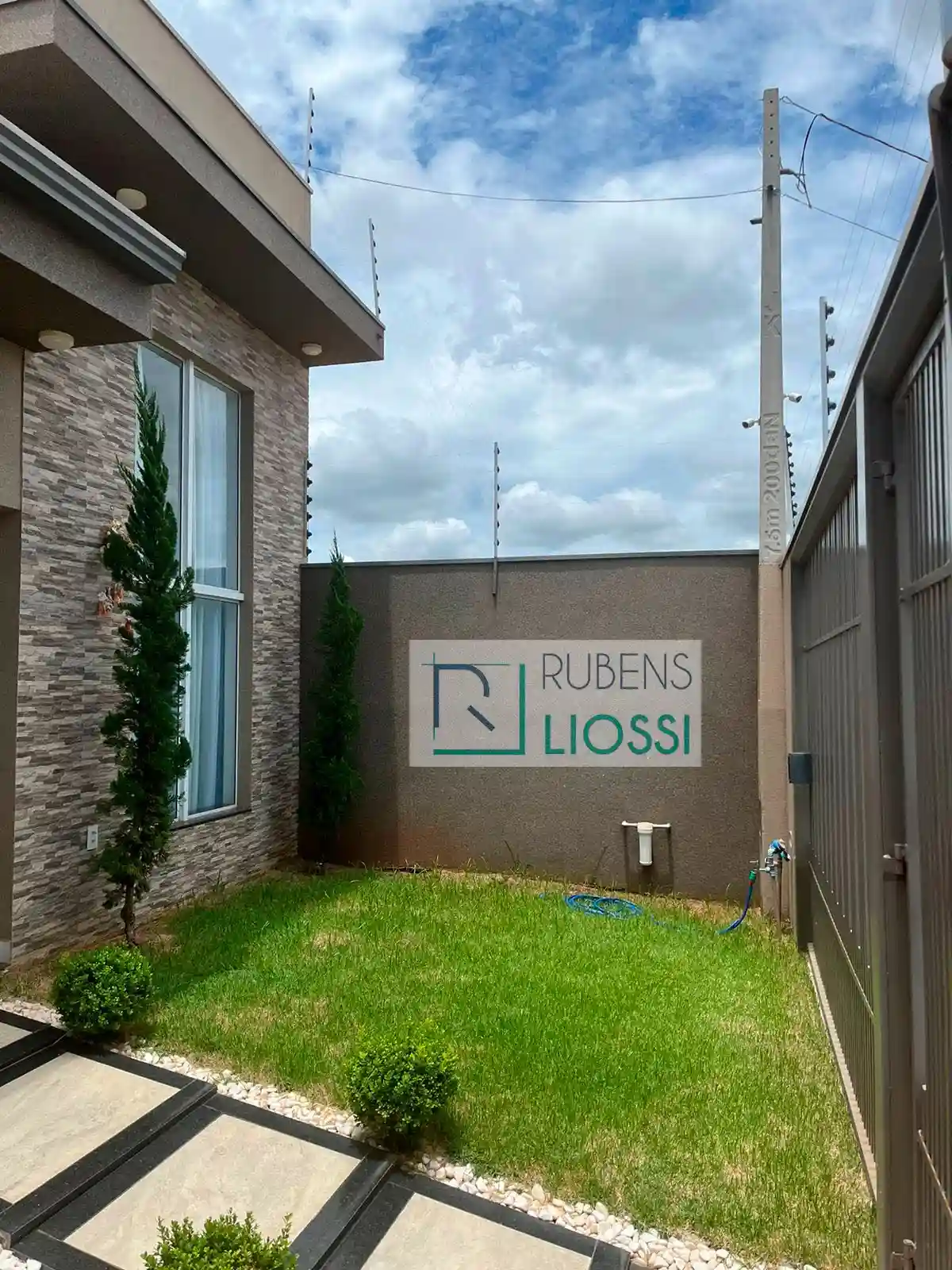 Casa com 3 quartos à venda, 190m² — foto 1 de 28