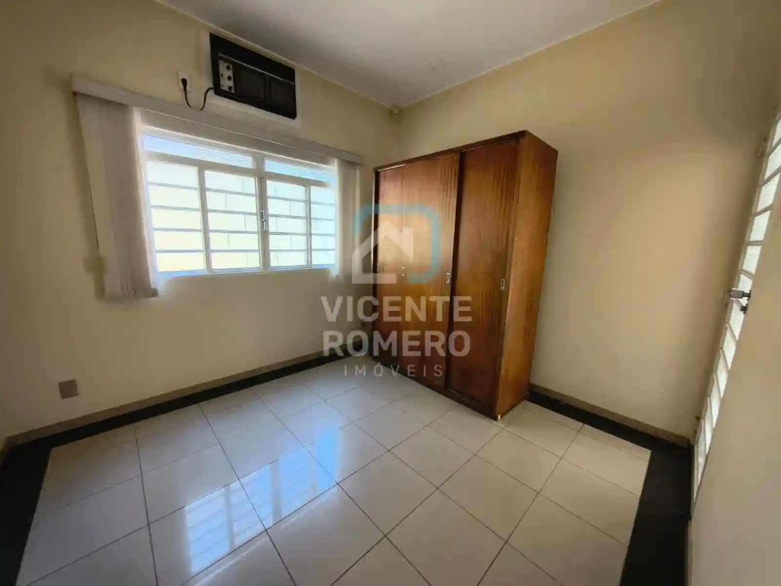 Casa de Condomínio com 4 quartos para aluguel, 400m² — foto 20 de 25