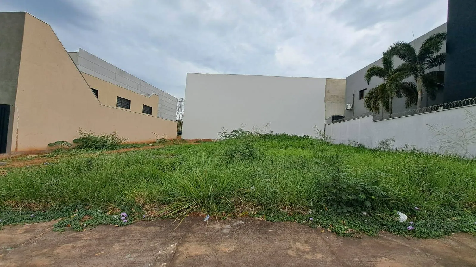Terreno / Lote / Condomínio à venda, 370m² — foto 1 de 10