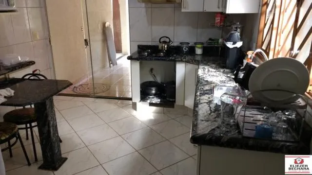 Casa à venda — foto 2 de 3