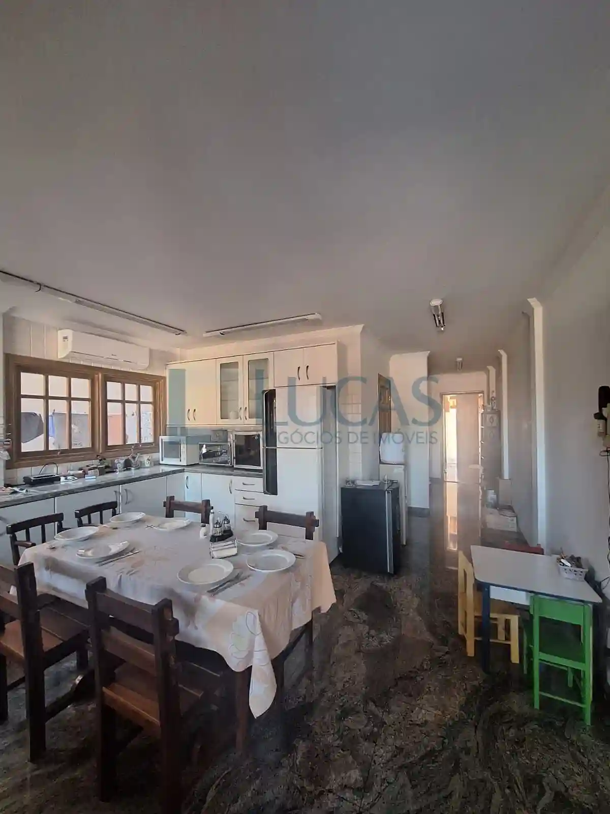 Casa com 3 quartos à venda, 1600m² — foto 15 de 35