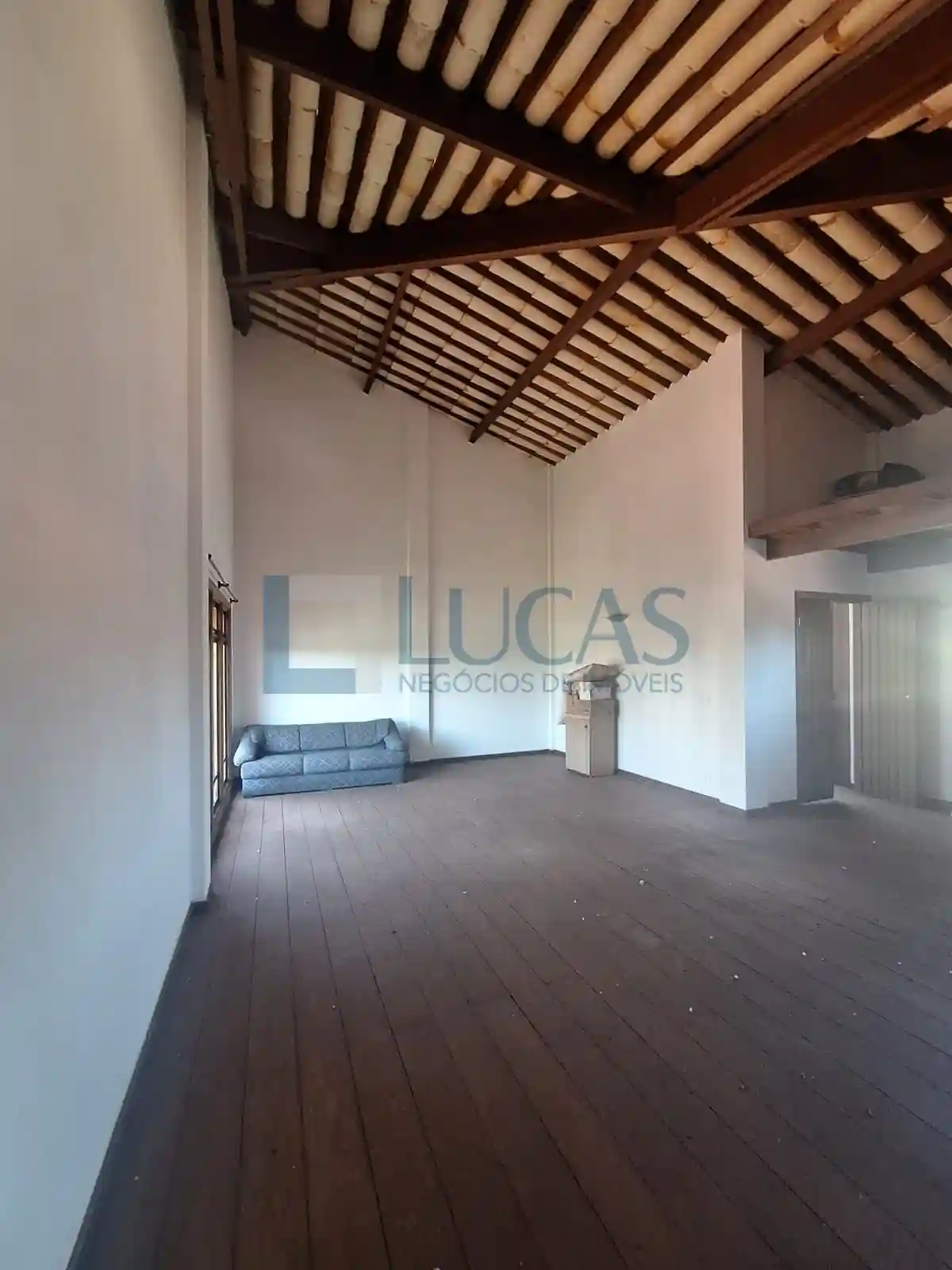 Casa com 3 quartos à venda, 1600m² — foto 17 de 35