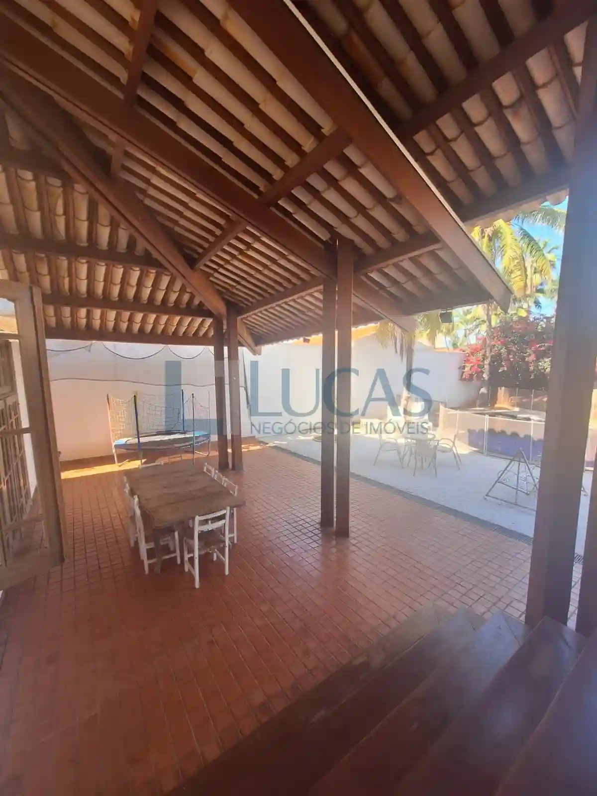 Casa com 3 quartos à venda, 1600m² — foto 10 de 35