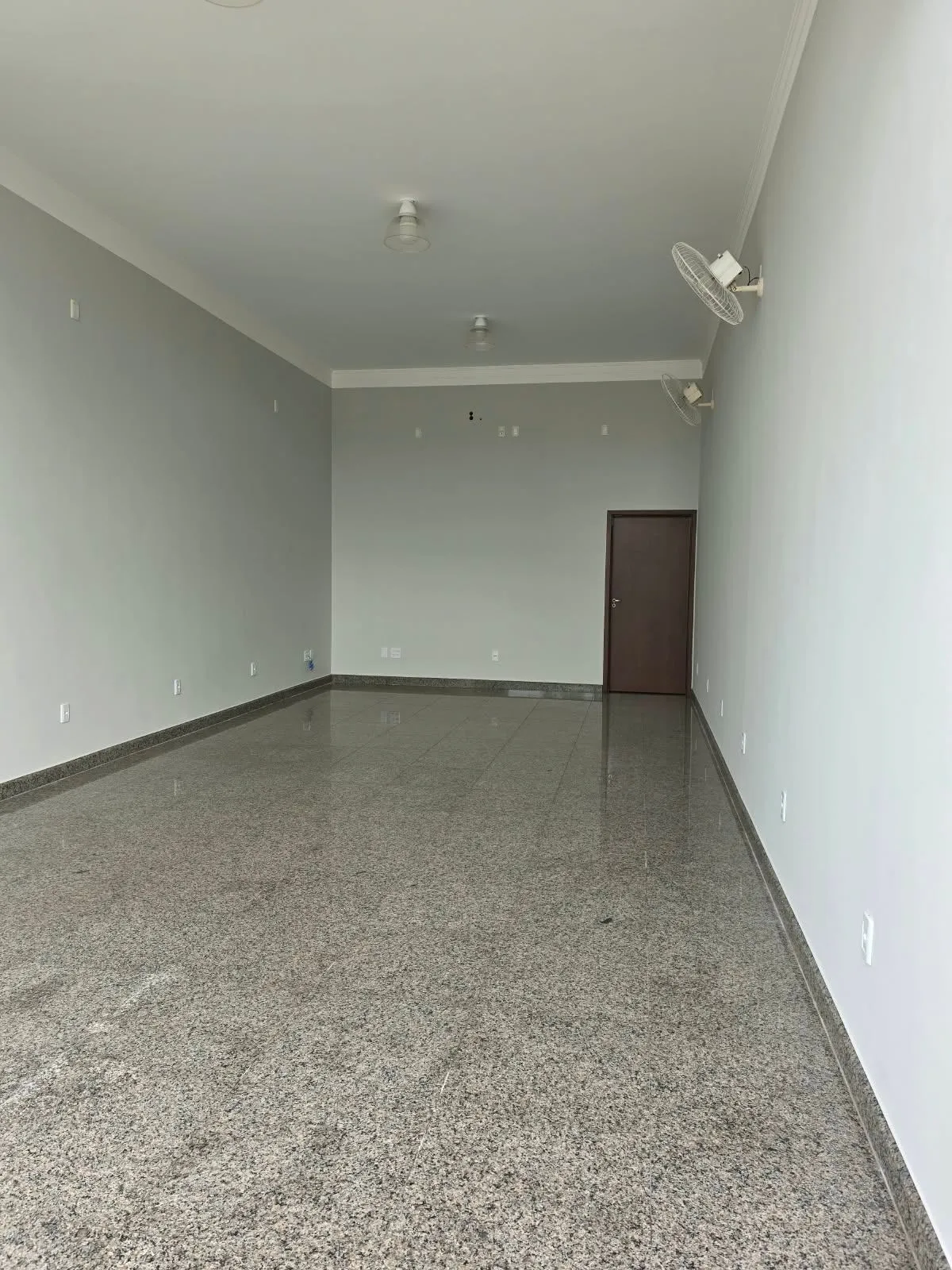 Loja / Salão / Ponto Comercial para aluguel, 56m² — foto 2 de 6