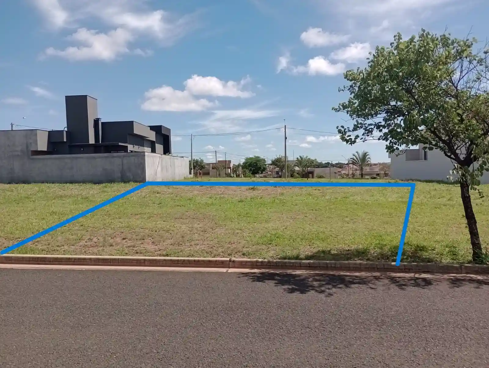 Terreno / Lote / Condomínio  à venda, 268m² — foto 2 de 9