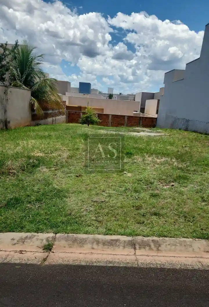 Terreno / Lote / Condomínio  à venda, 299m² — foto 1 de 9