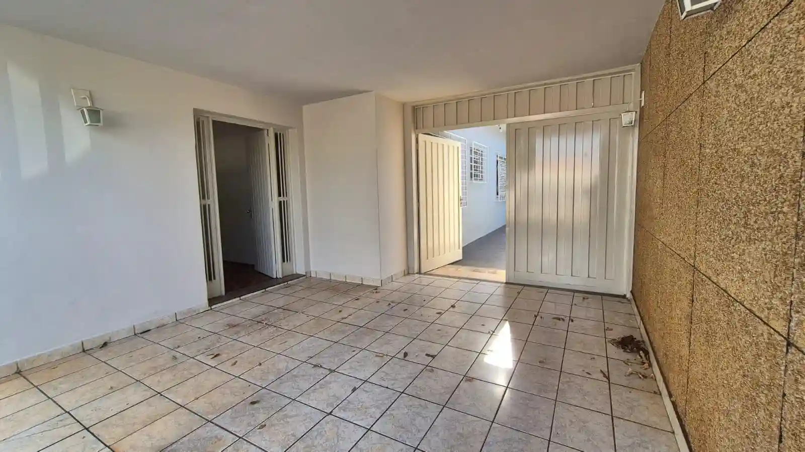 Casa com 3 quartos à venda, 300m² — foto 3 de 13