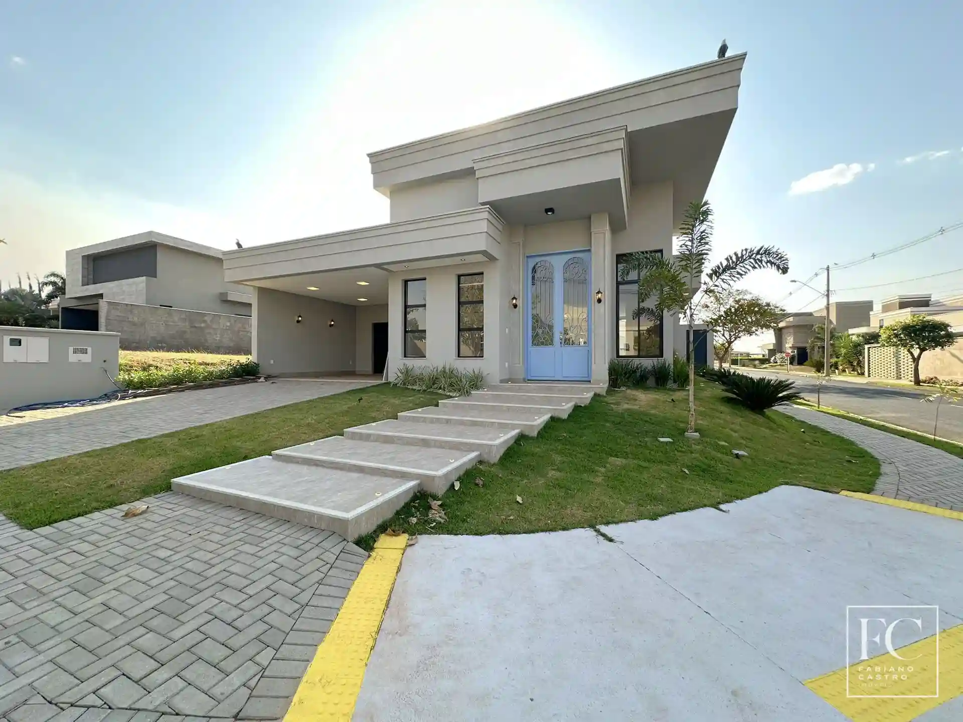 Casa de Condomínio com 3 quartos à venda, 200m² — foto 2 de 25