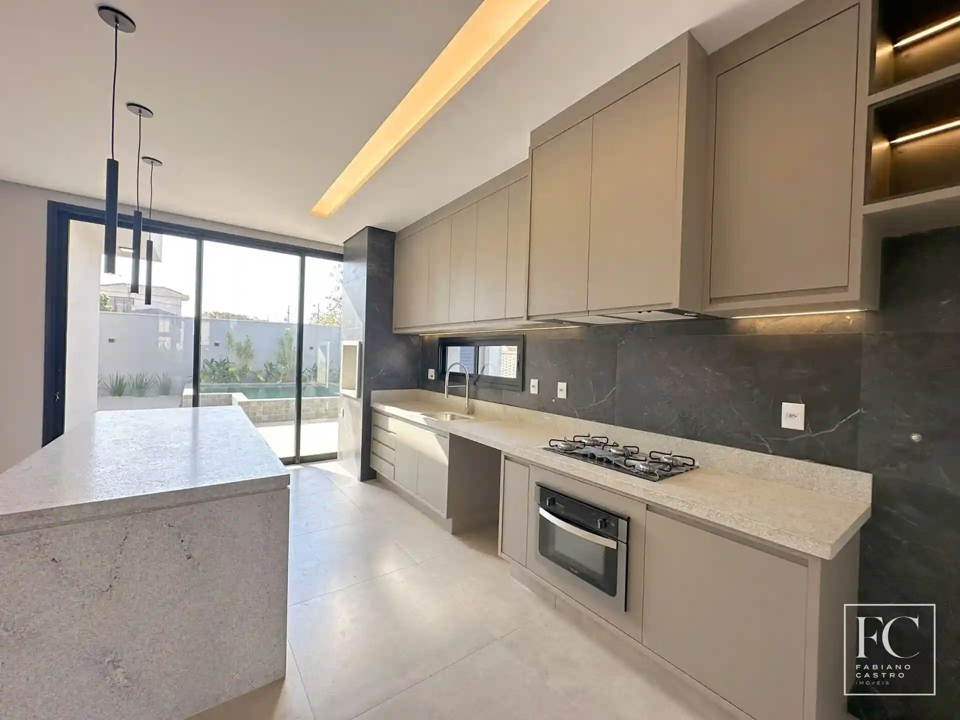 Casa de Condomínio com 3 quartos à venda, 200m² — foto 7 de 25