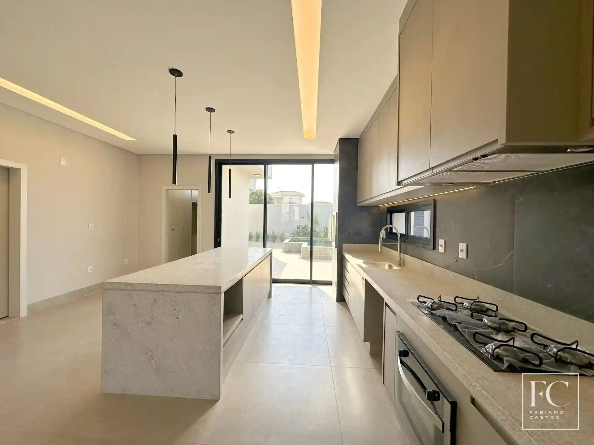 Casa de Condomínio com 3 quartos à venda, 200m² — foto 8 de 25