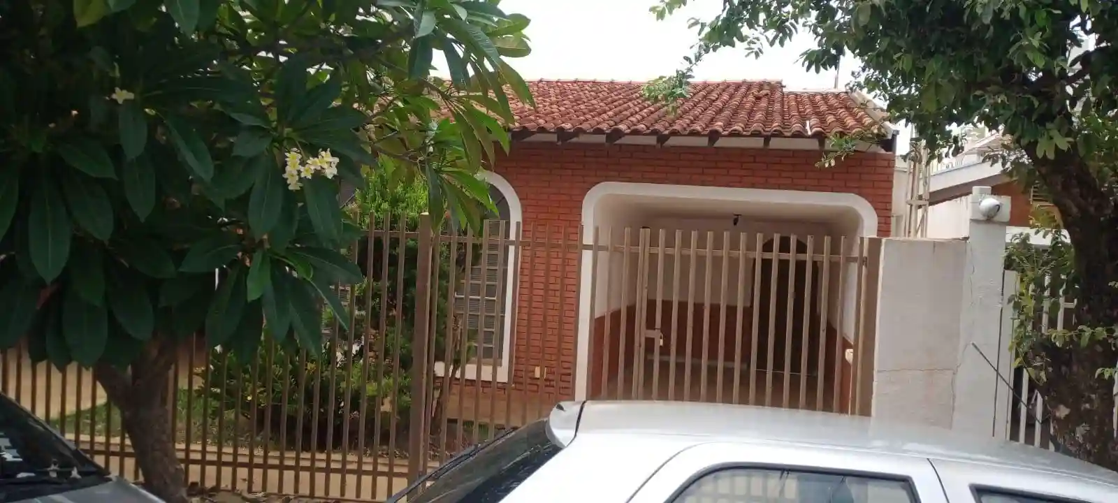Casa Comercial com 3 quartos para aluguel, 242m² — foto 2 de 9