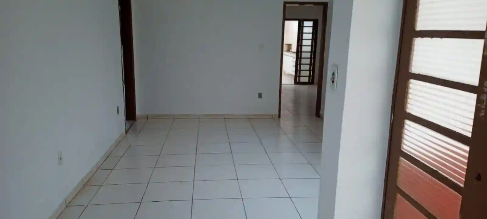 Casa Comercial com 3 quartos para aluguel, 242m² — foto 3 de 9