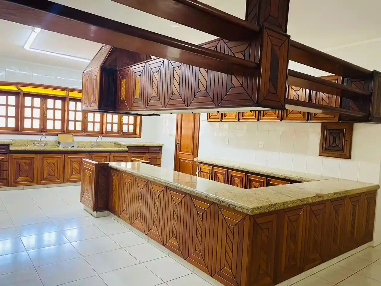 Casa com 8 quartos à venda, 1200m² — foto 5 de 7