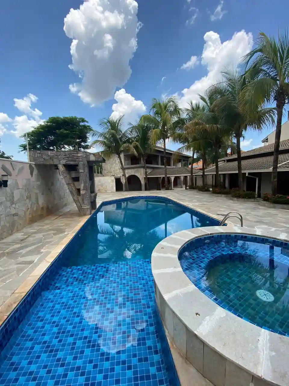 Casa com 8 quartos à venda, 1200m² — foto 3 de 7