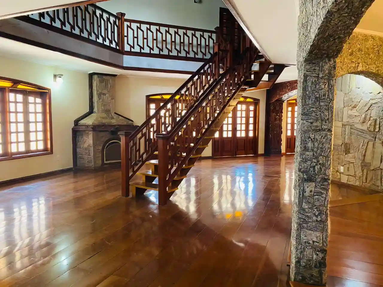 Casa com 8 quartos à venda, 1200m² — foto 4 de 7