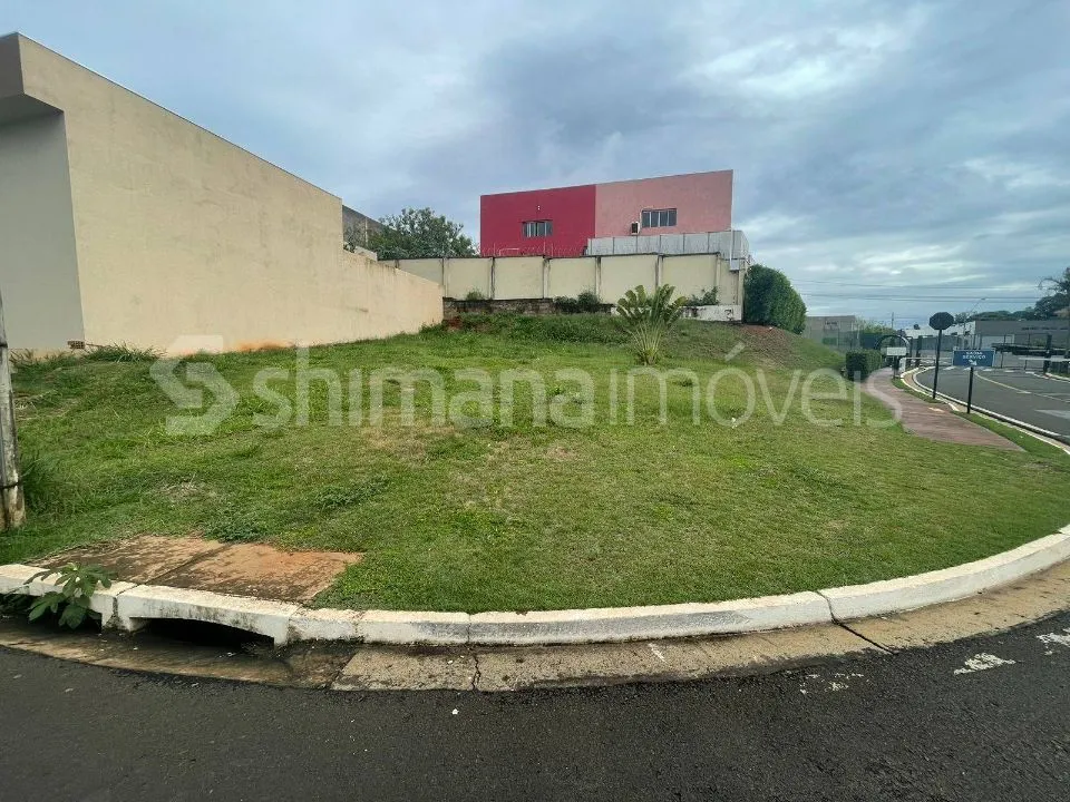 Terreno / Lote / Condomínio à venda — foto 1 de 3