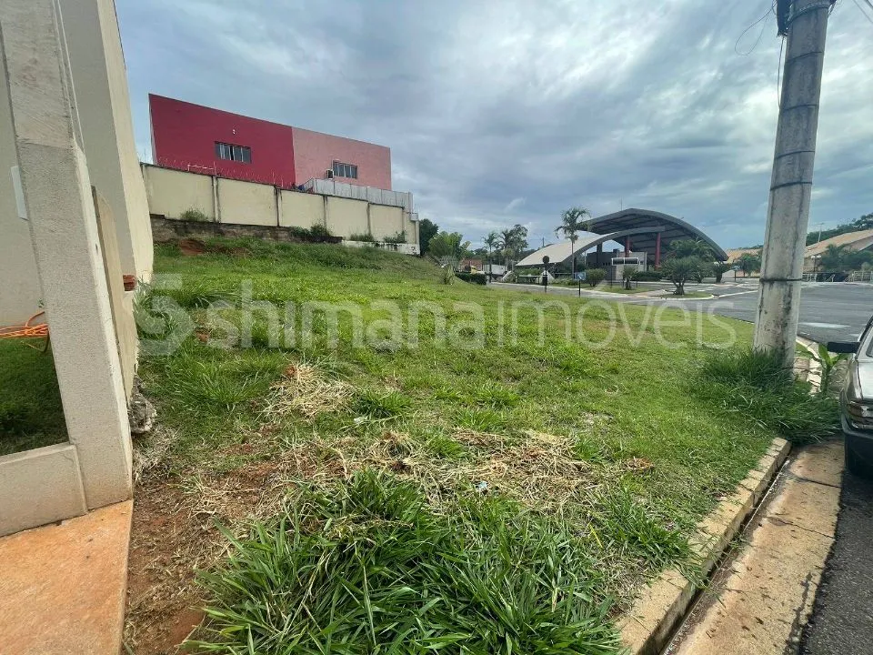 Terreno / Lote / Condomínio à venda — foto 2 de 3