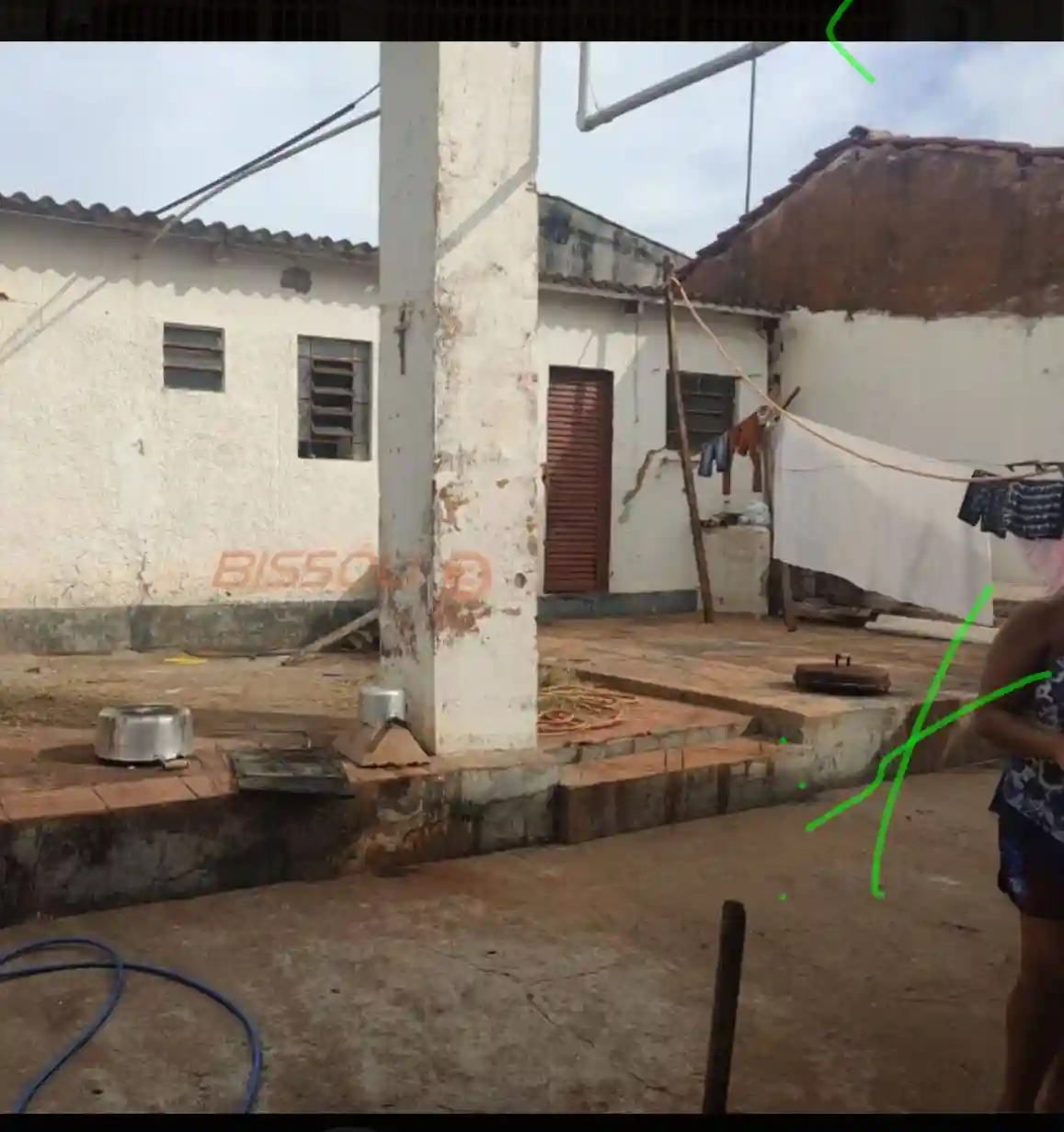 Casa com 3 quartos à venda, 300m² — foto 1 de 5