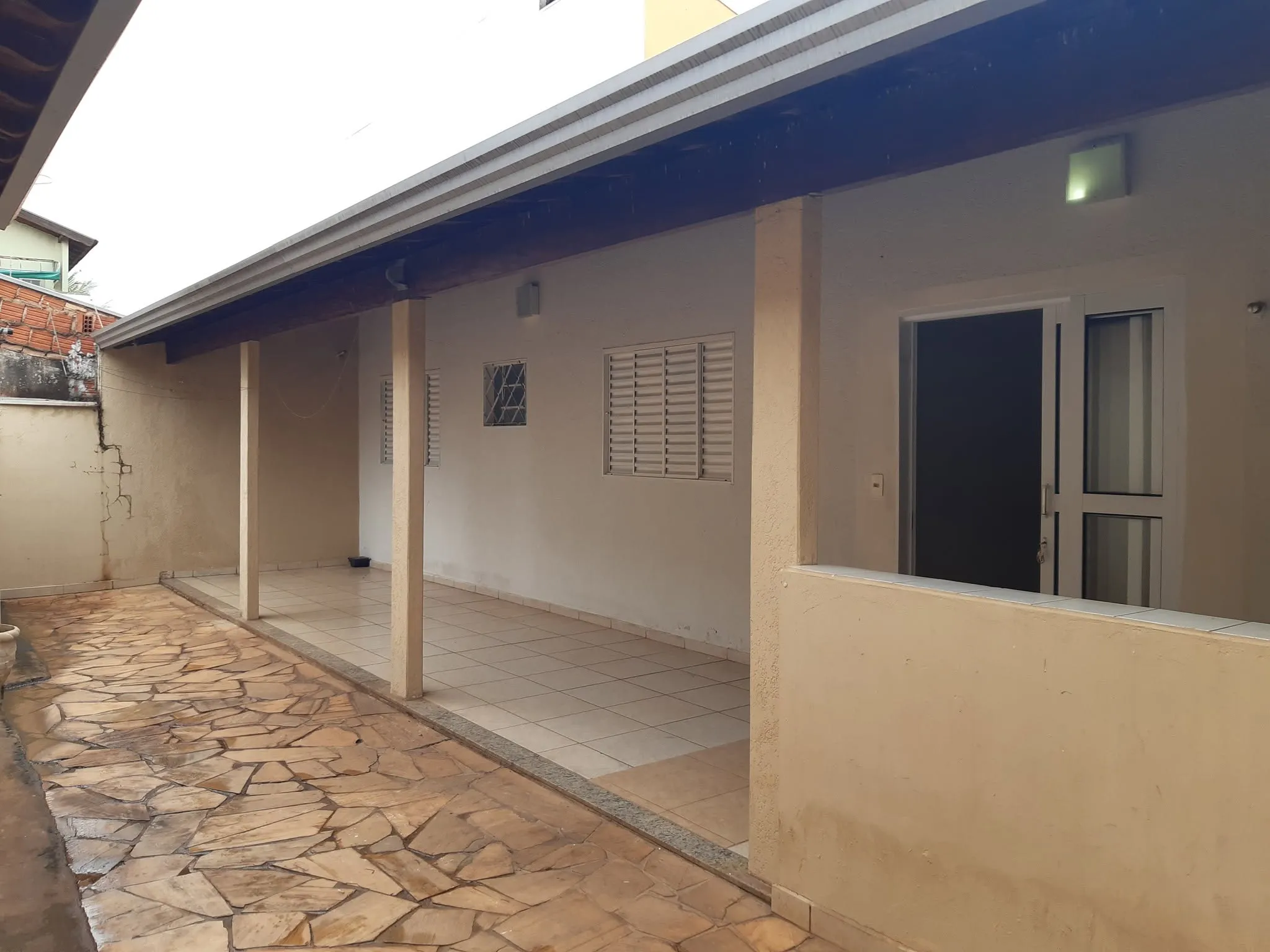 Casa com 2 quartos para aluguel, 60m² — foto 1 de 10