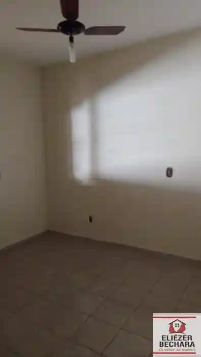 Casa com 3 quartos à venda, 250m² — foto 2 de 19
