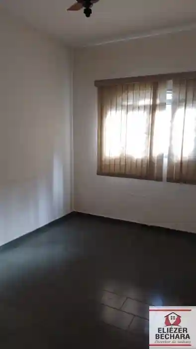 Casa com 3 quartos à venda, 250m² — foto 1 de 19